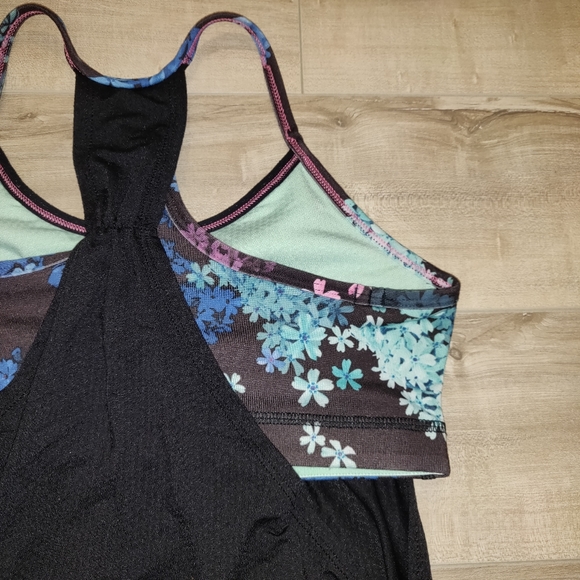 Size 4 Lululemon No limits tank - Picture 6 of 11